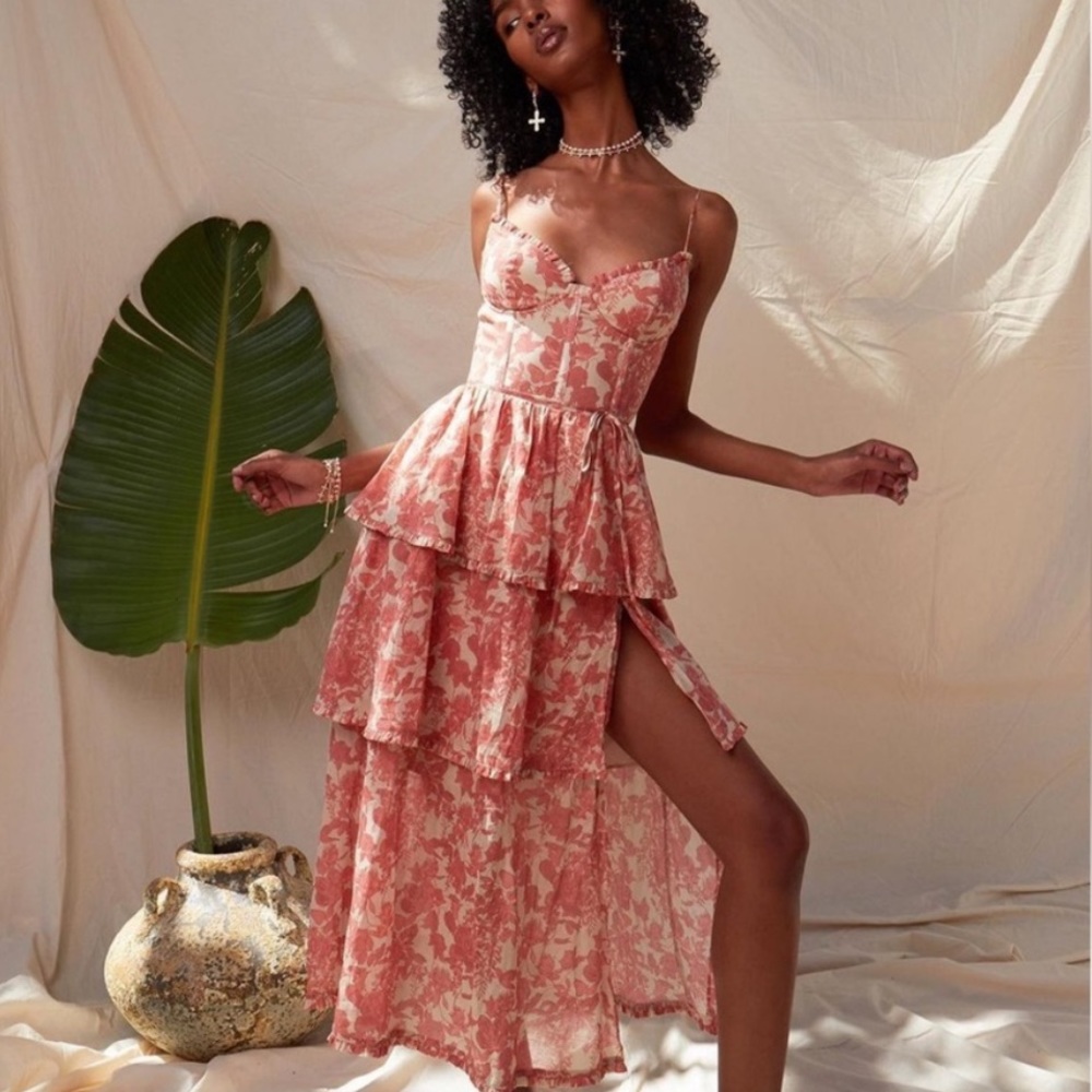 V. Chapman The Margherita Dress in
Apple Blossom
